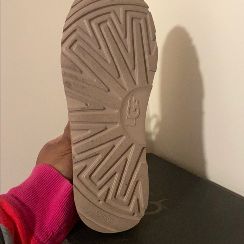 UGG Neumel Men’s Chukka Boots (MAKE AN OFFER!!!) - Picture 3 of 9